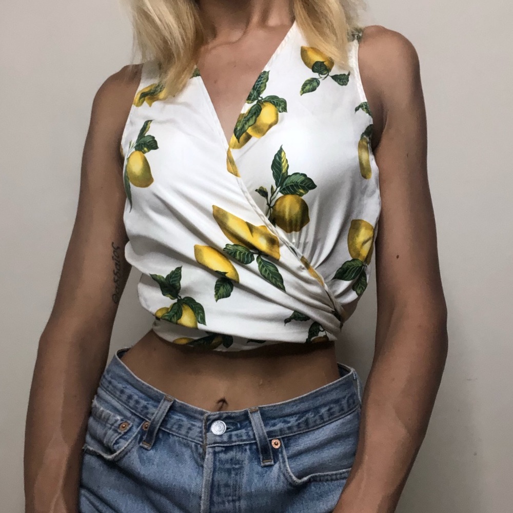 life gives you lemons vintage banana republic top!